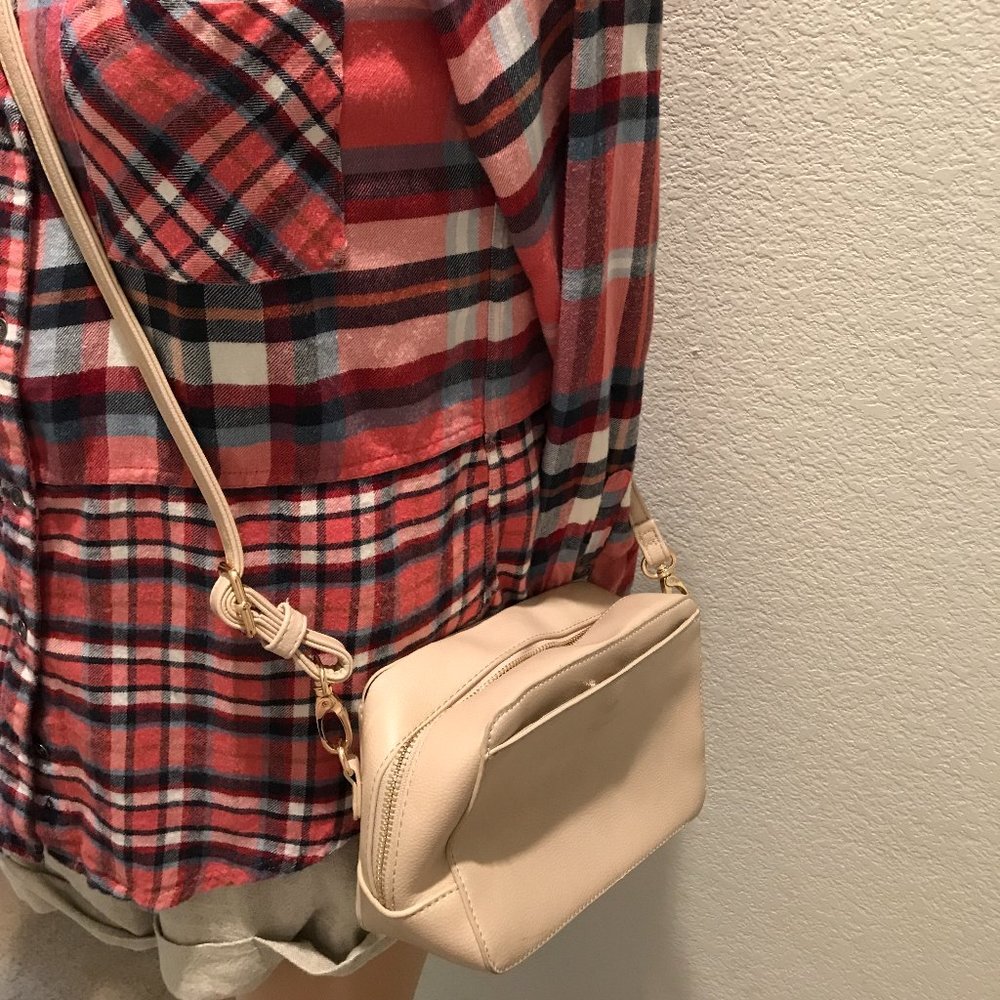 NEW COUTURE BROOCH Japanese Brand shoulder bag in beige color